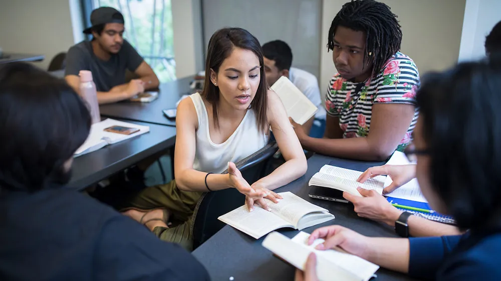 ACADEMIC LIFE</br>
The educational experience includes extensive one-on-one contact with experienced, full-time faculty. Faculty and staff receive specialized training to ensure that all members of the Arrupe community share common goals and values. Students who complete the program graduate with an associate's degree, and their credits are transferable to most Illinois institutions and many out-of-state colleges and universities.