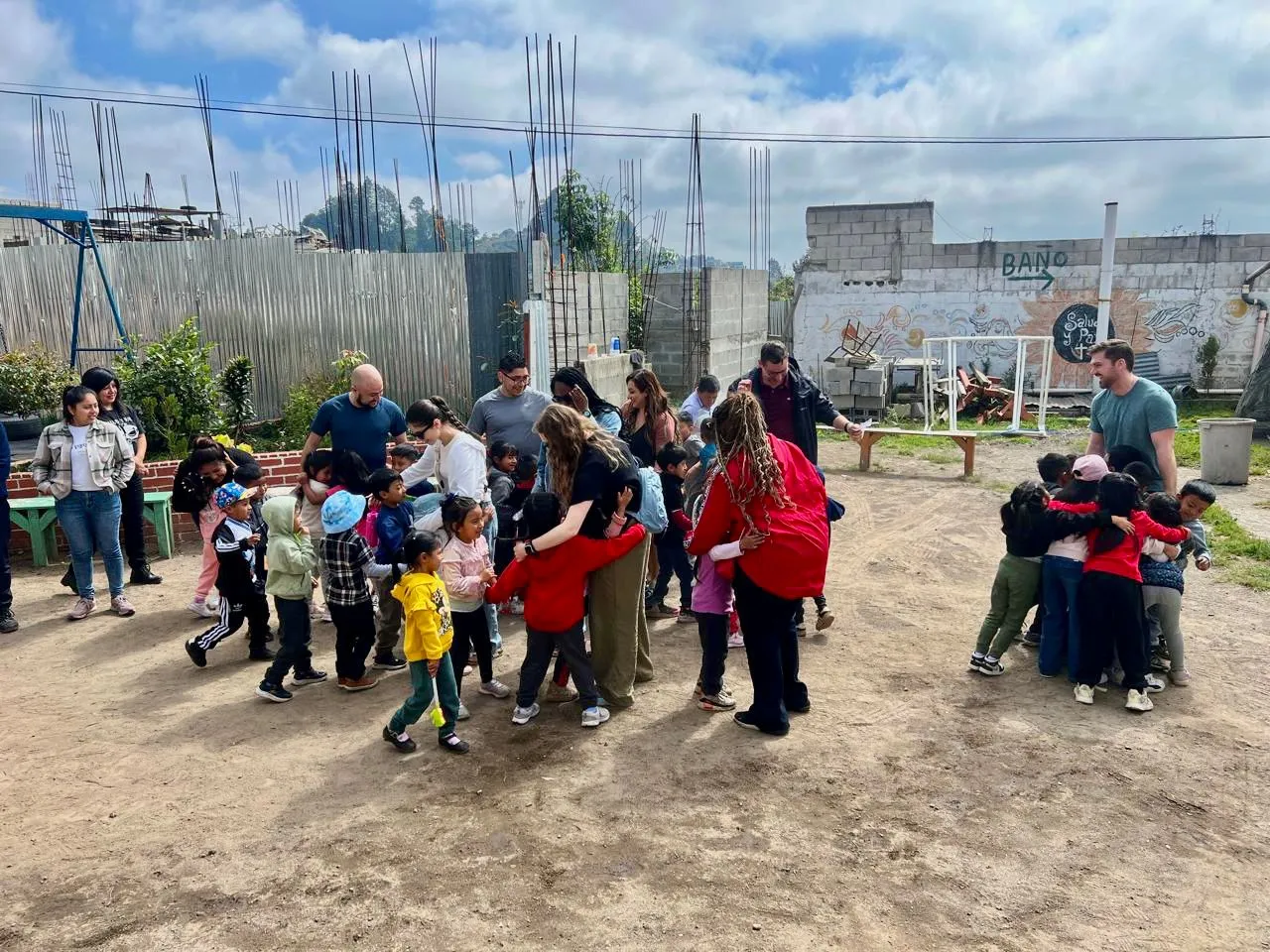 A group of Loyola Health Sciences students with host community in El Salvador.