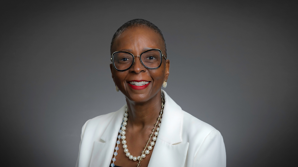 Jennifer Armstrong Headshot