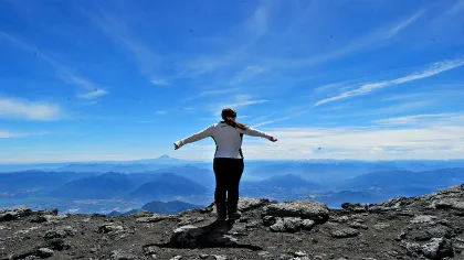 Student against open horizon