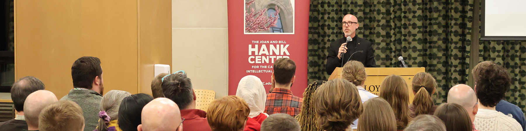 Paddy Gilger Teilhard Lecture with crowd