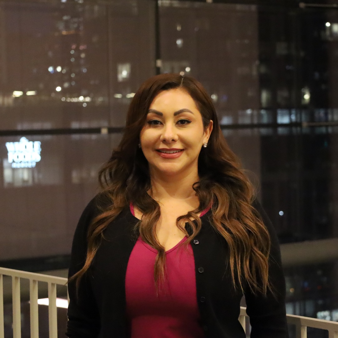 Lucia Garcia receiving the 2025 SOE Excellence Award.