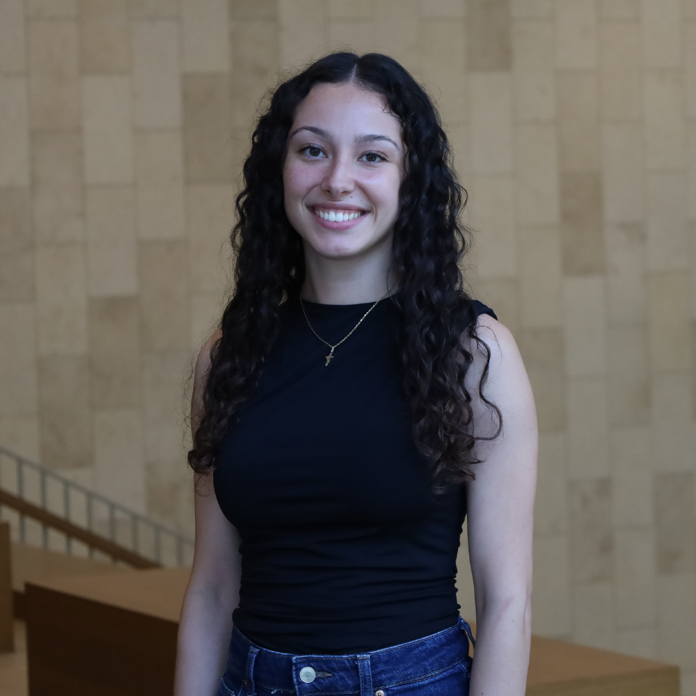 Puentes Fellow Arianna Kelley .