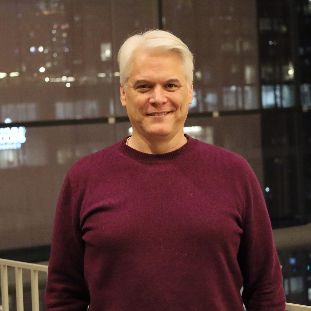 Dr. Adam Kennedy receiving the 2025 SOE Excellence award.