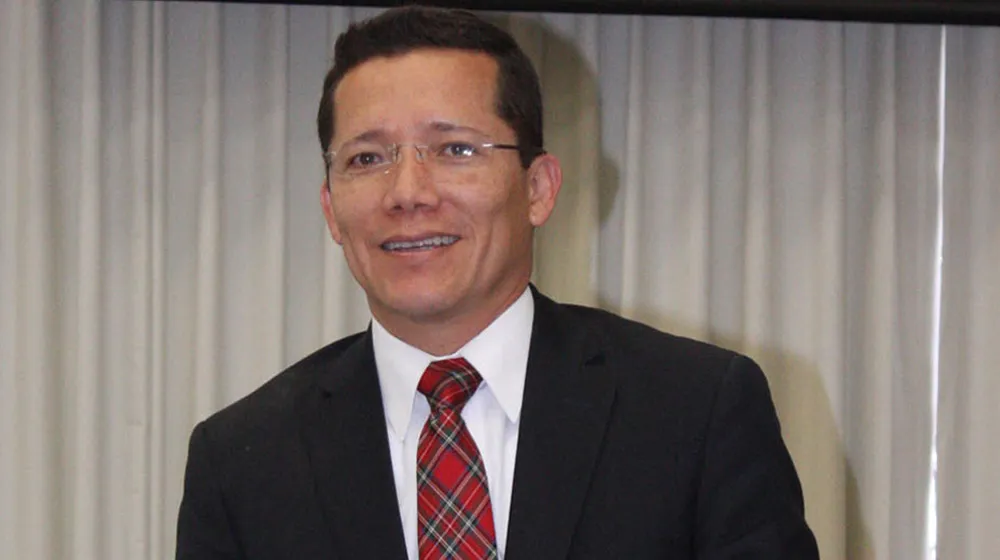 A man in a suit and tie