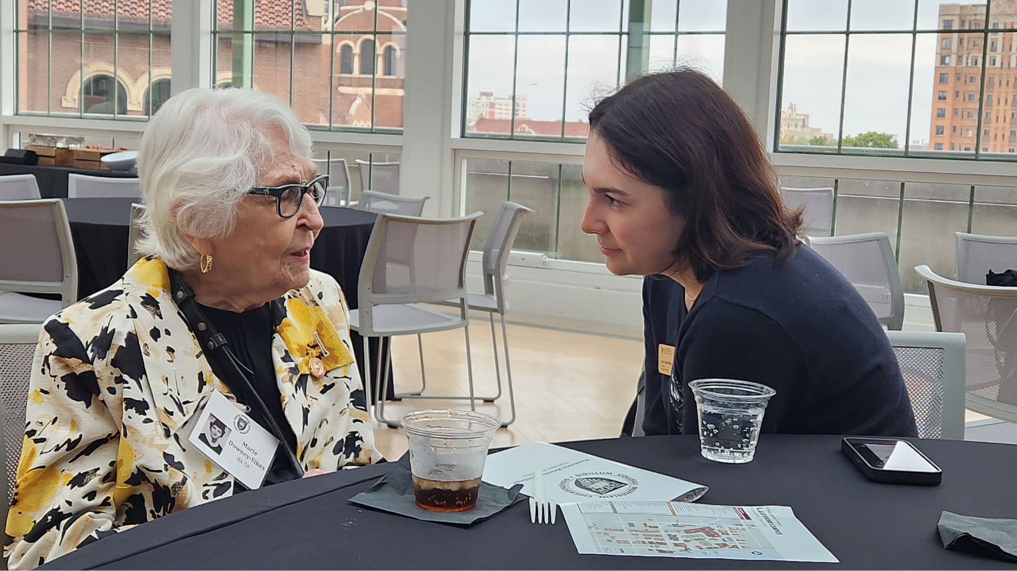A Mundelein Alumni speaks with a Gannon student.