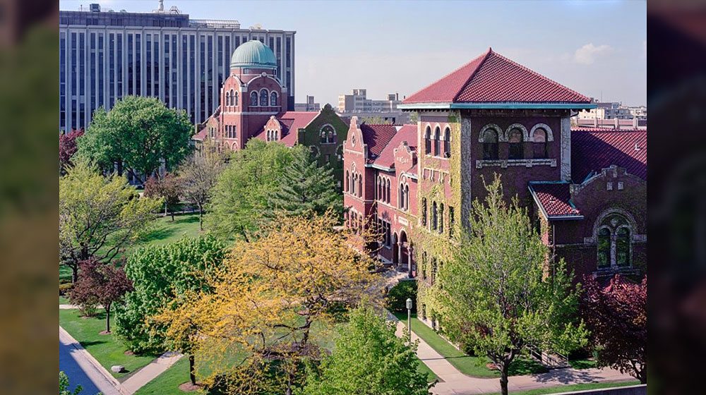 By the 2010s the Graduate School held classes on the Lake Shore Campus and other campuses across Chicago. 