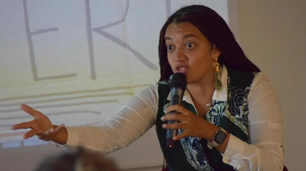 Kwanza Musi Dos Santos speaking with students on campus