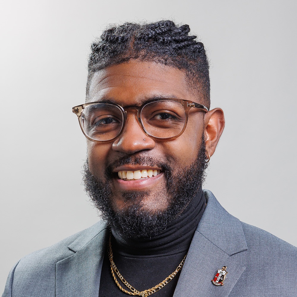 A headshot of Dr. Des'mon Taylor, the Director of Residence Life