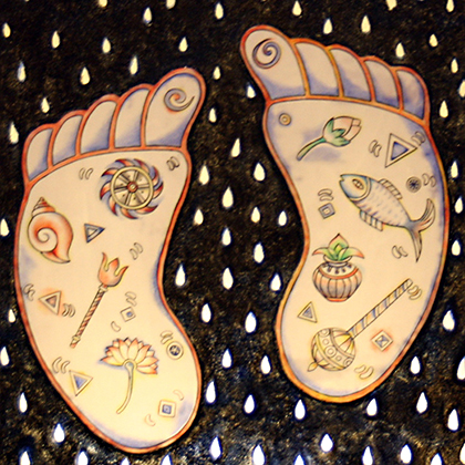 نافذة زجاج ملون تمثل ديانة الهندوسية