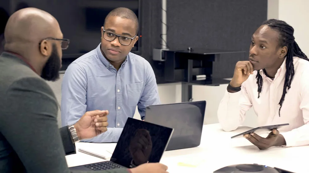 변화 관리 - 회의실의 남성들