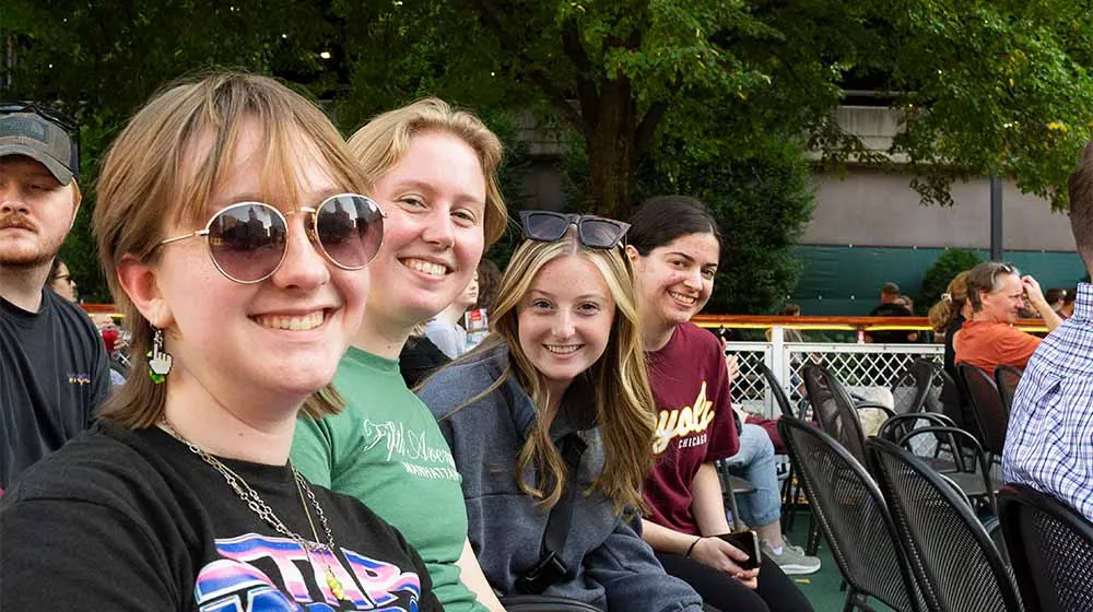 طلاب شرف الأعمال أثناء جولة معمارية