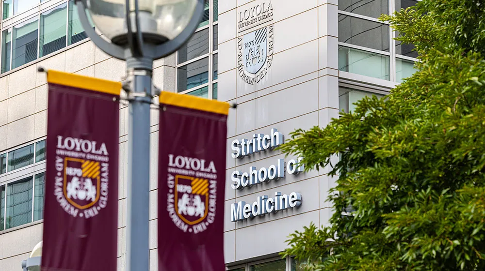 Stritch School of Medicine Cuneo building entrance with Twitter 2009-2020的账号 包括ct0和令牌 错误率1% 无售后 仅限令牌登录 banner outside