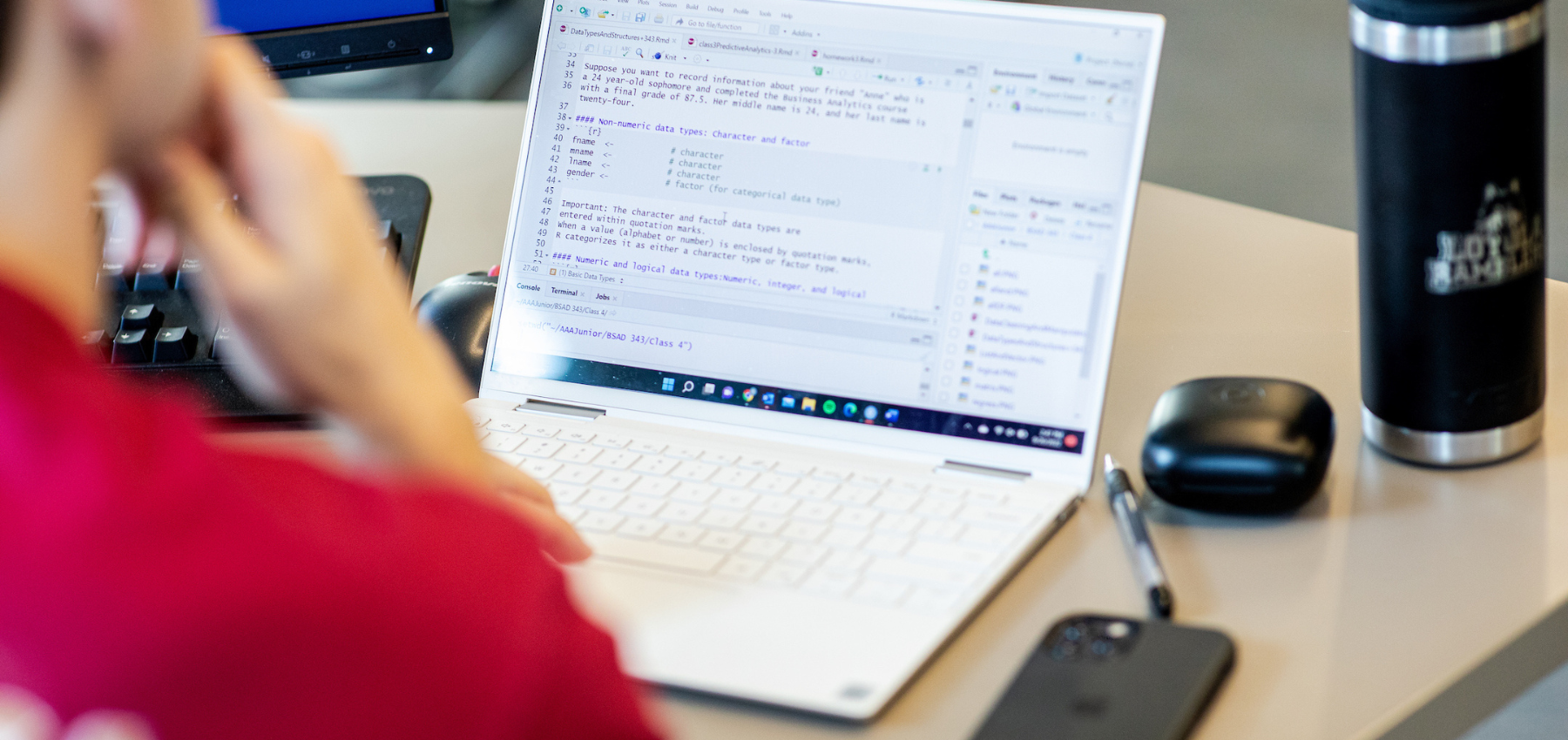 SCPS Students at computer for class