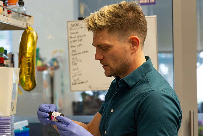 Dr. Bryan Mounce working in the Mounce Lab